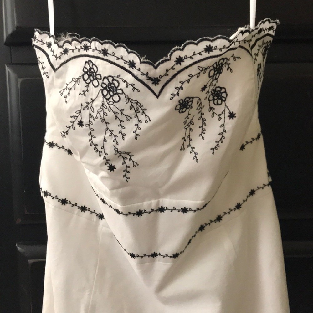 Dress - Picture 4 of 4